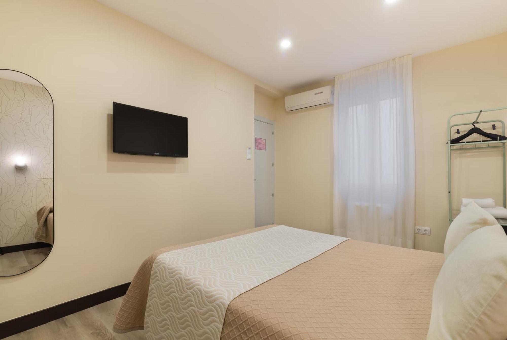 Hostal Art Madrid Buitenkant foto