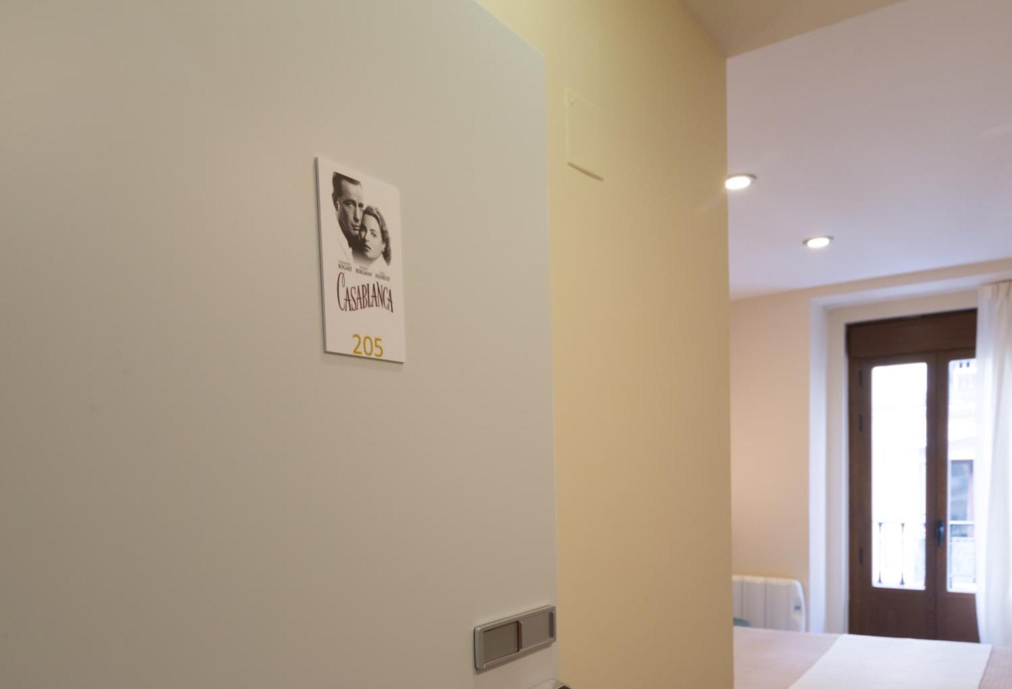 Hostal Art Madrid Buitenkant foto