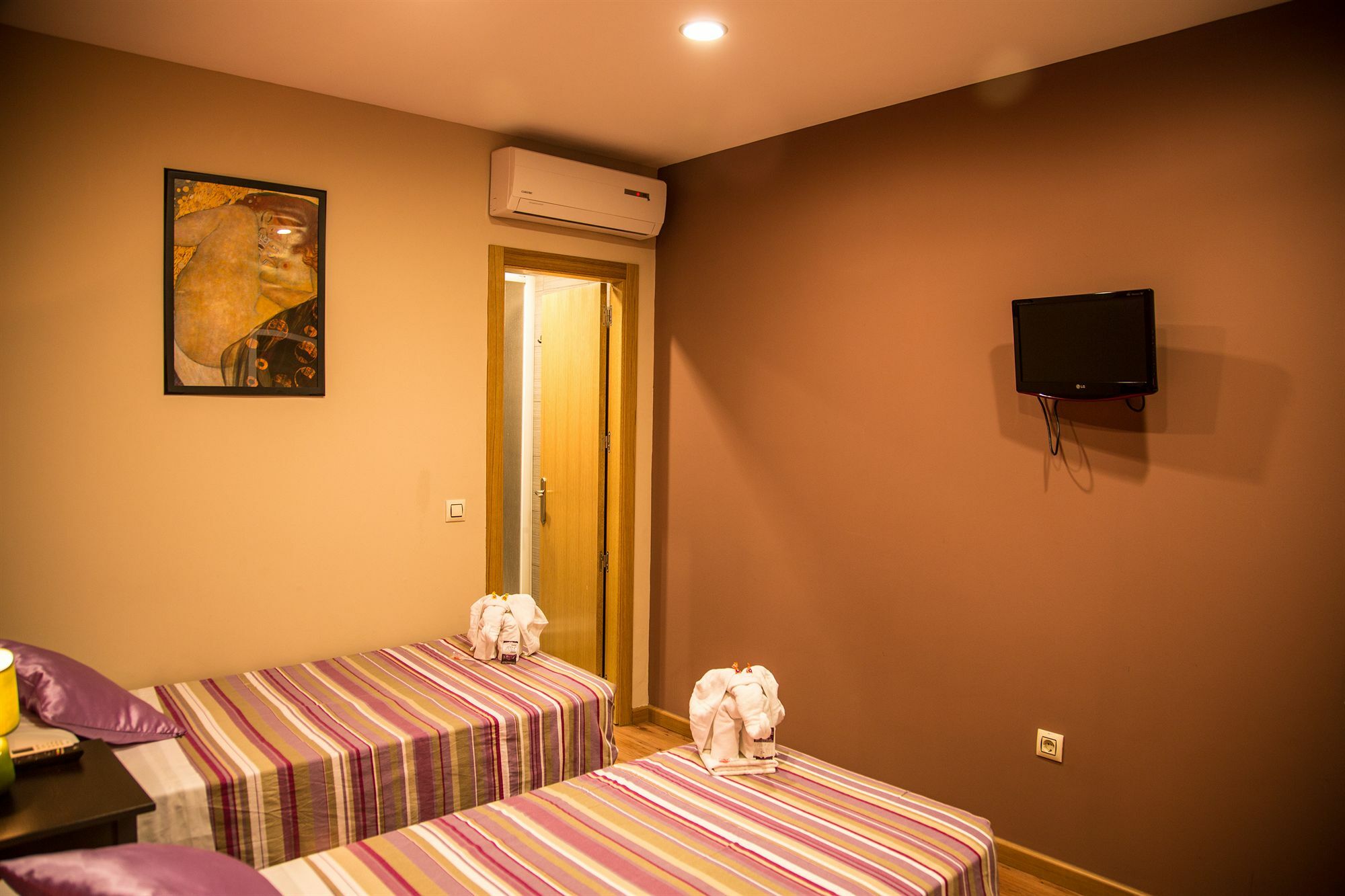 Hostal Art Madrid Buitenkant foto